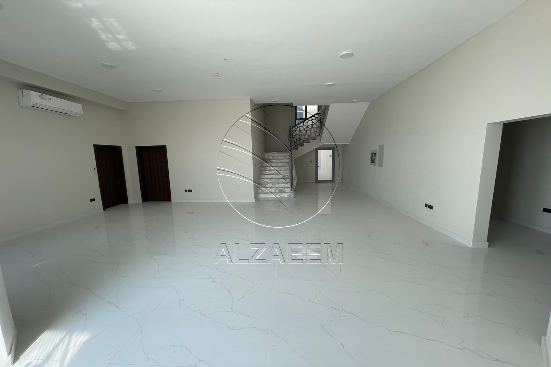 √ Mixed Use Villa | 5 Master Bedrooms | Majlis √