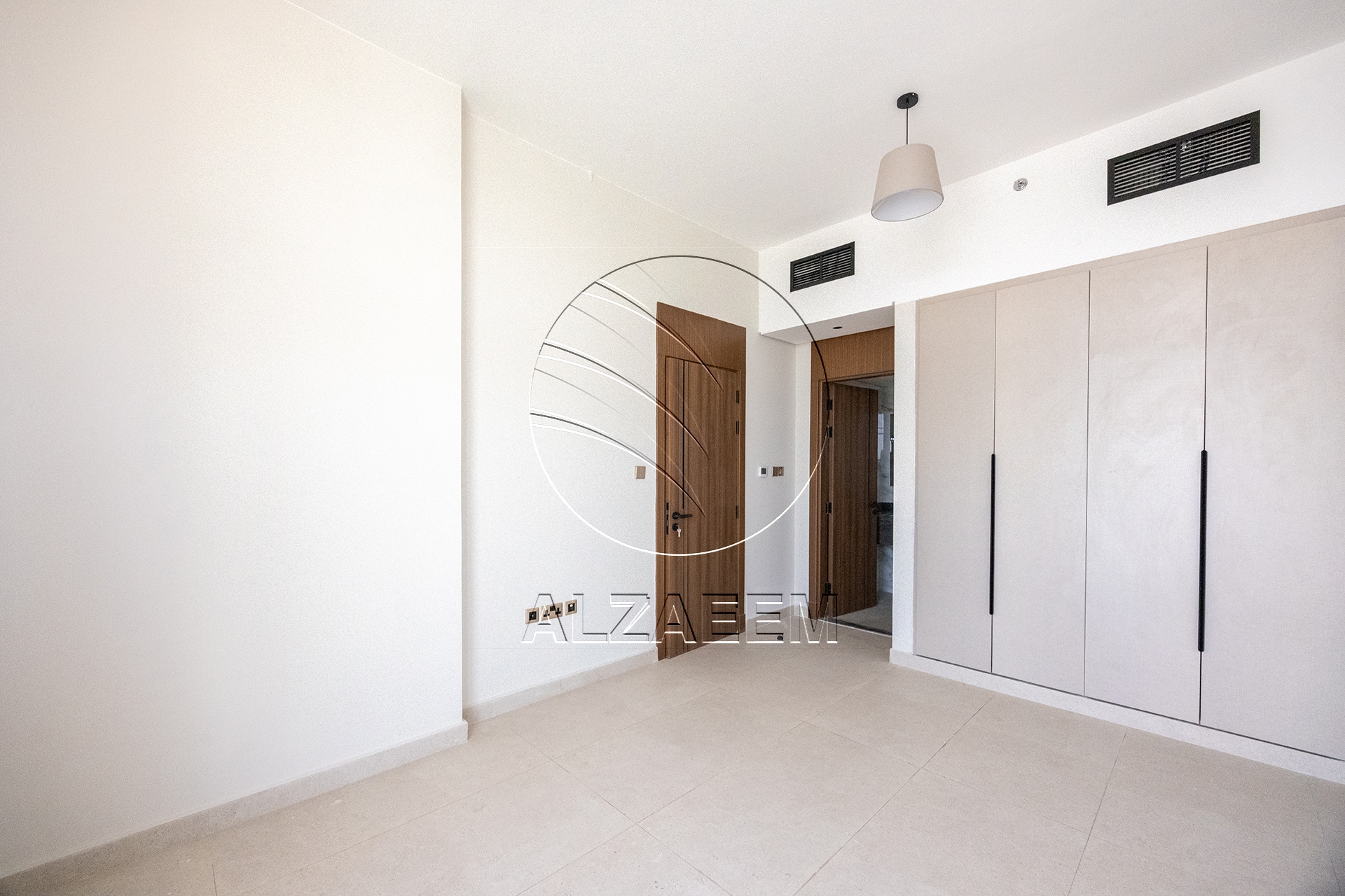 √ Move in Ready | Corner Layout | Prime Location √