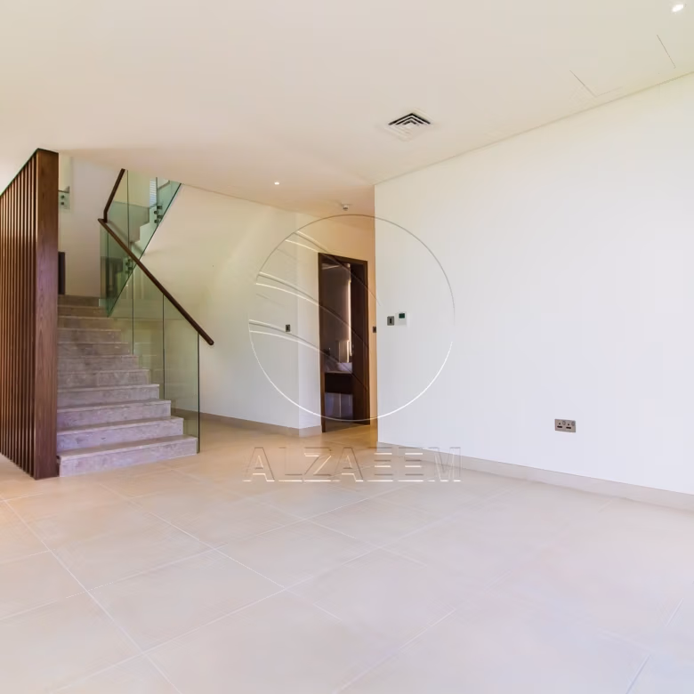 VACANT! 5BR+Maid | Mid Unit-Double Row