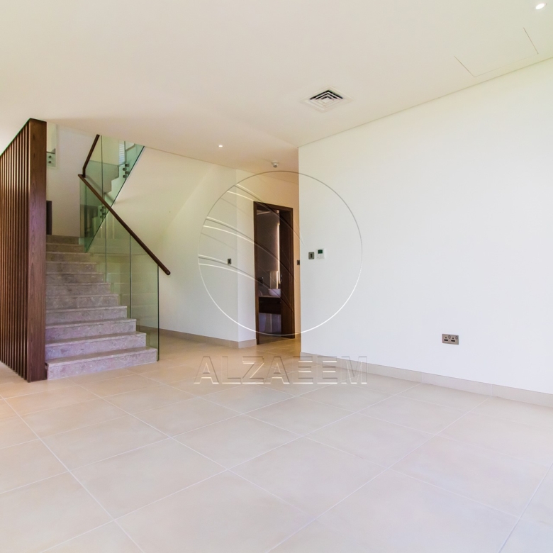VACANT! 5BR+Maid | Mid Unit-Double Row