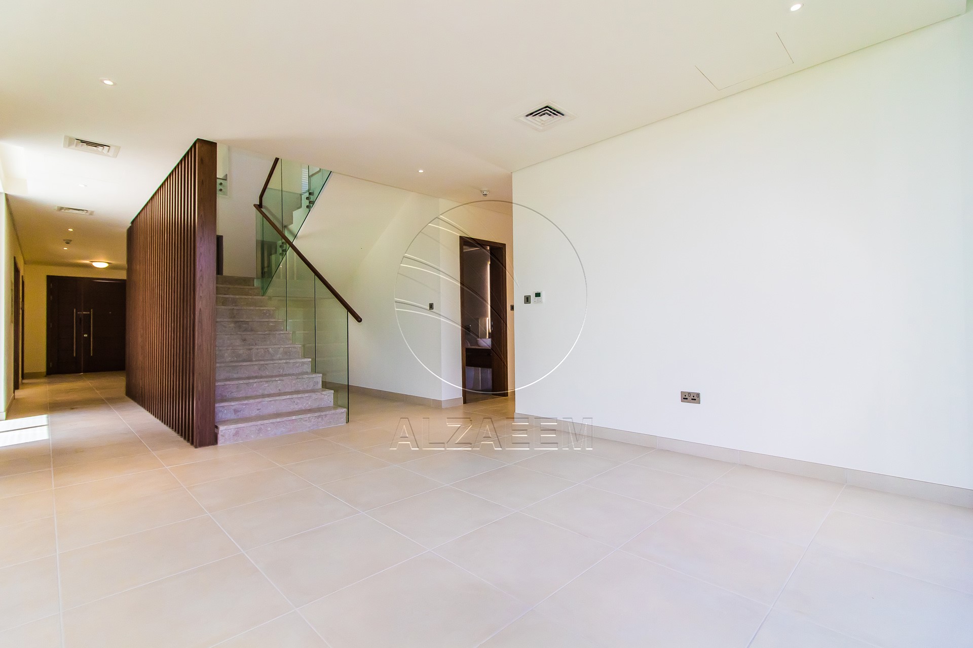 VACANT! 5BR+Maid | Mid Unit-Double Row