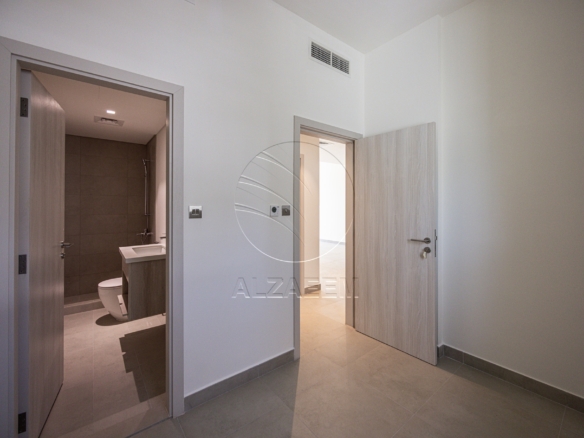 √VACANT| New Family Home | End Unit√