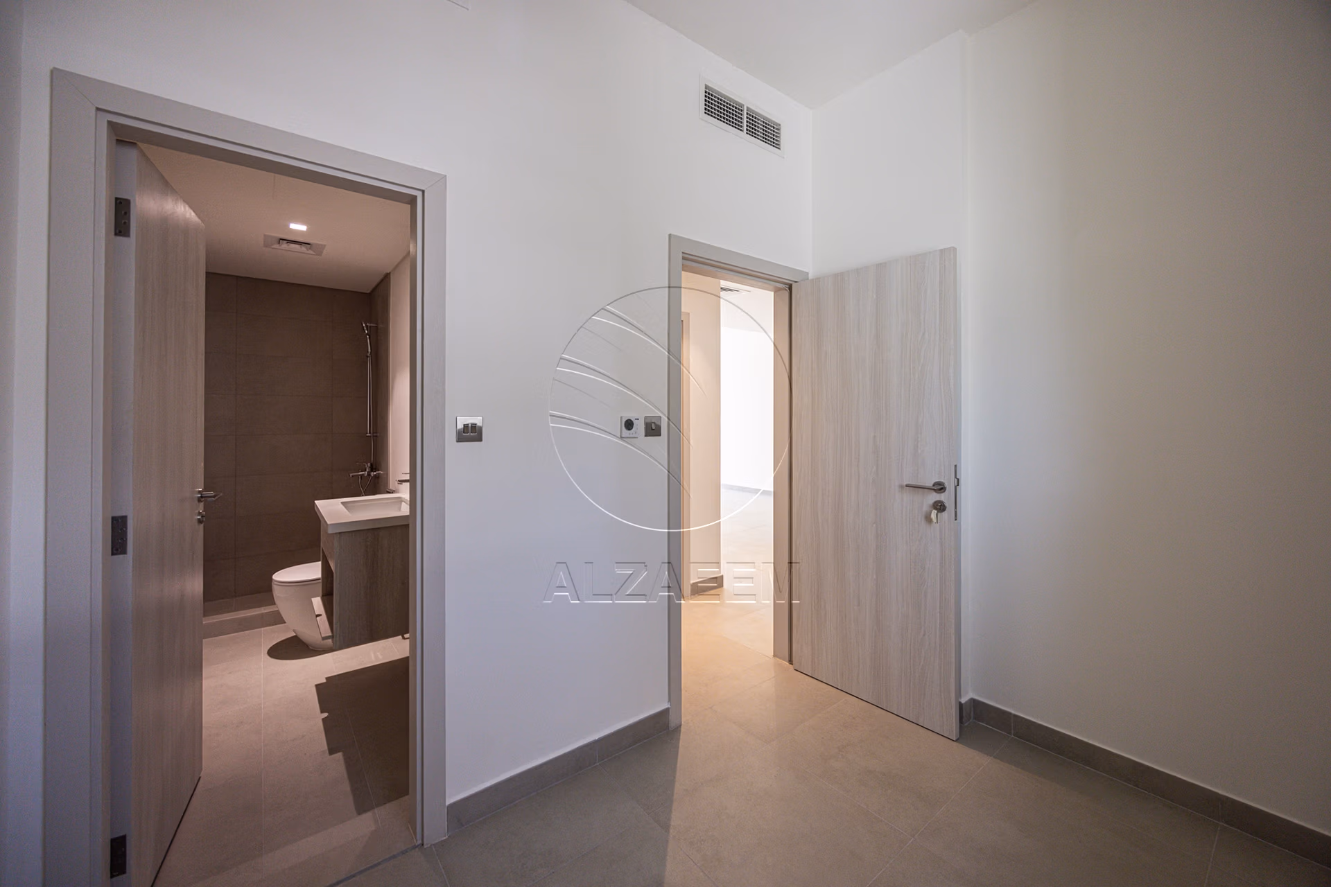 √VACANT| New Family Home | End Unit√