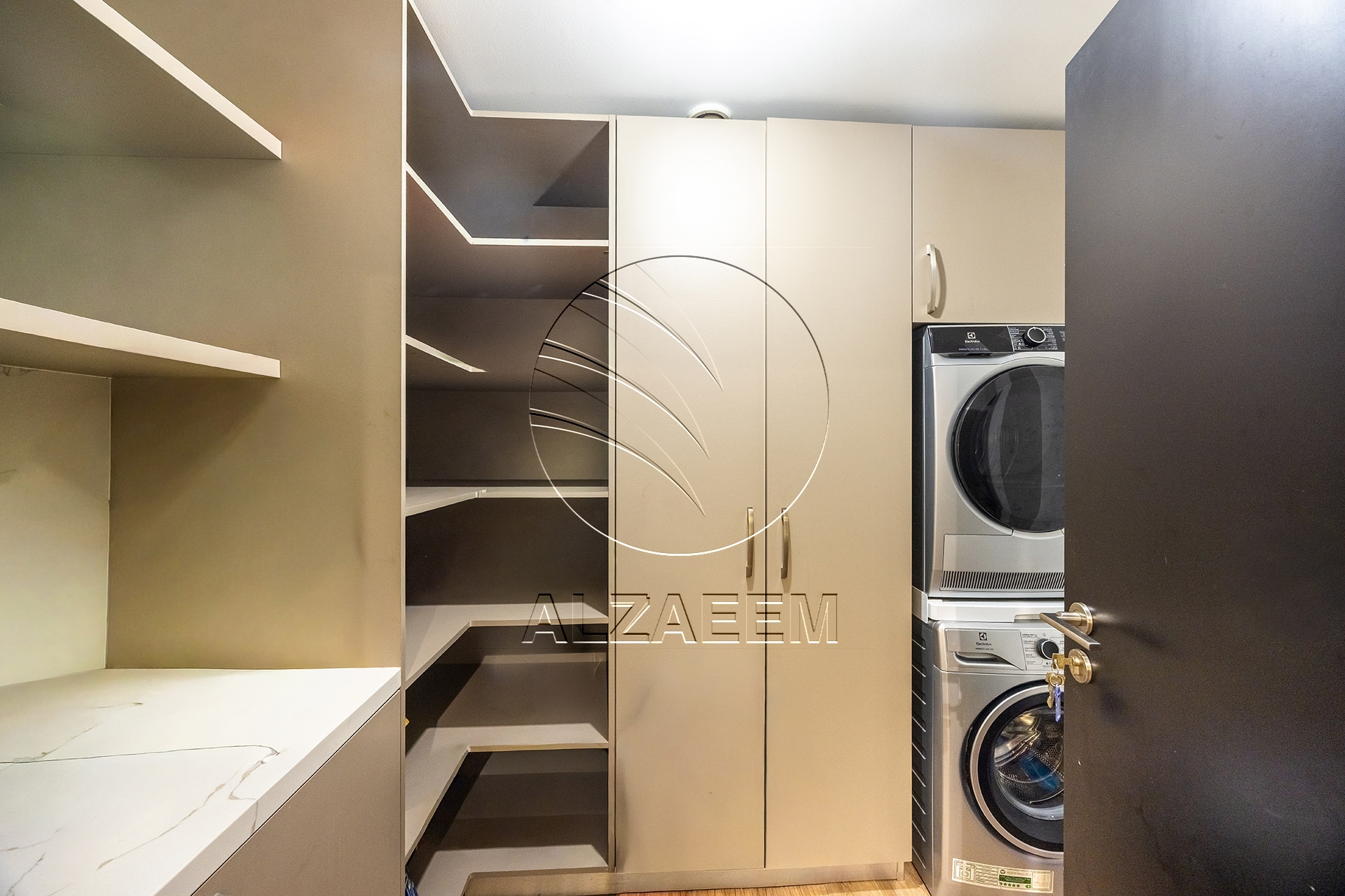 VACANT! 4BR Penthouse | Luxury Living
