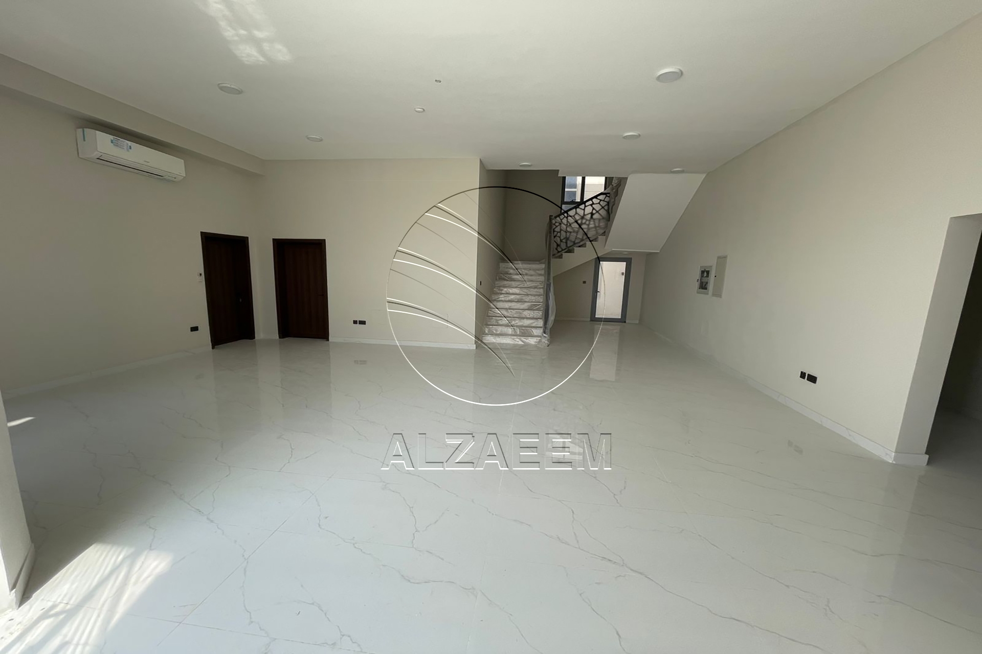 √ Mixed Use Villa | 5 Master Bedrooms | Majlis √