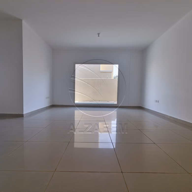 Corner Villa + Private Pool! End Use or Investment