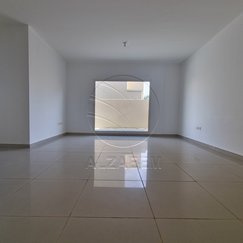 Corner Villa + Private Pool! End Use or Investment