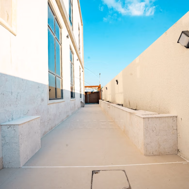 √Single Row l Landscaped l 2Y Maintenance free√