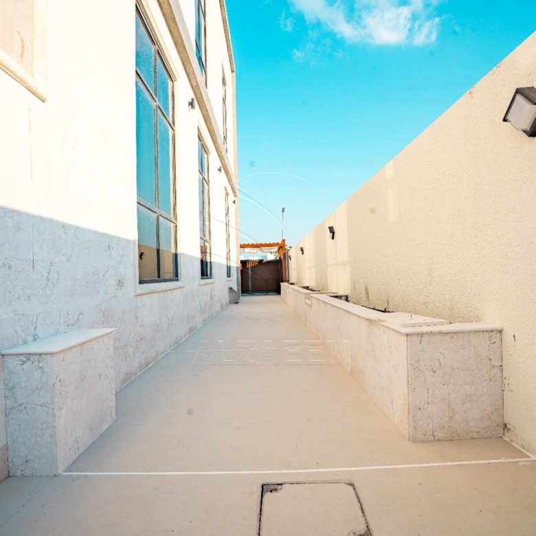 √Single Row l Landscaped l 2Y Maintenance free√