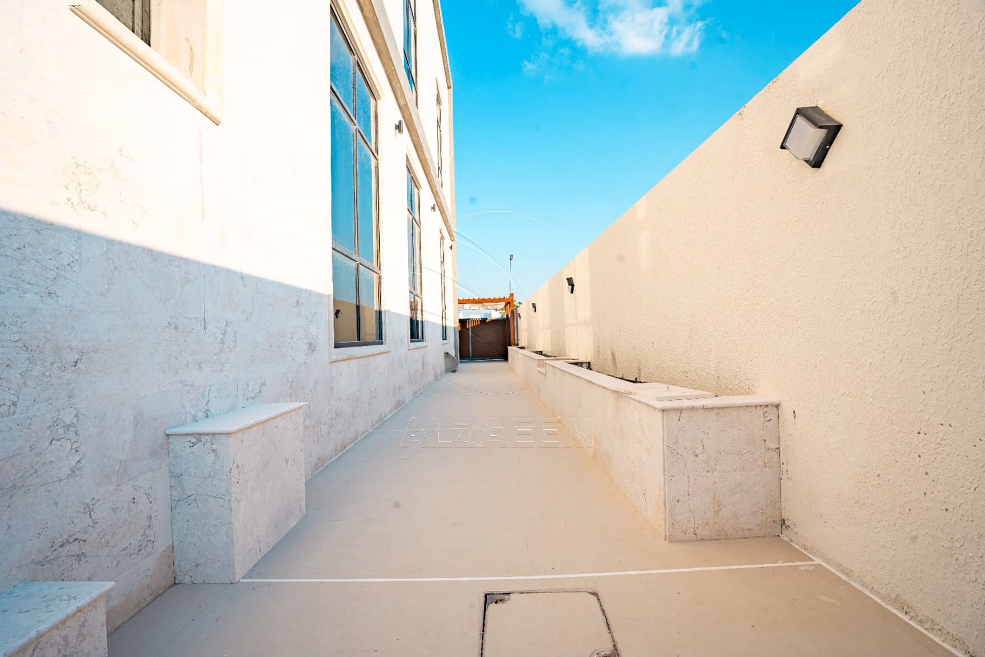 √Single Row l Landscaped l 2Y Maintenance free√