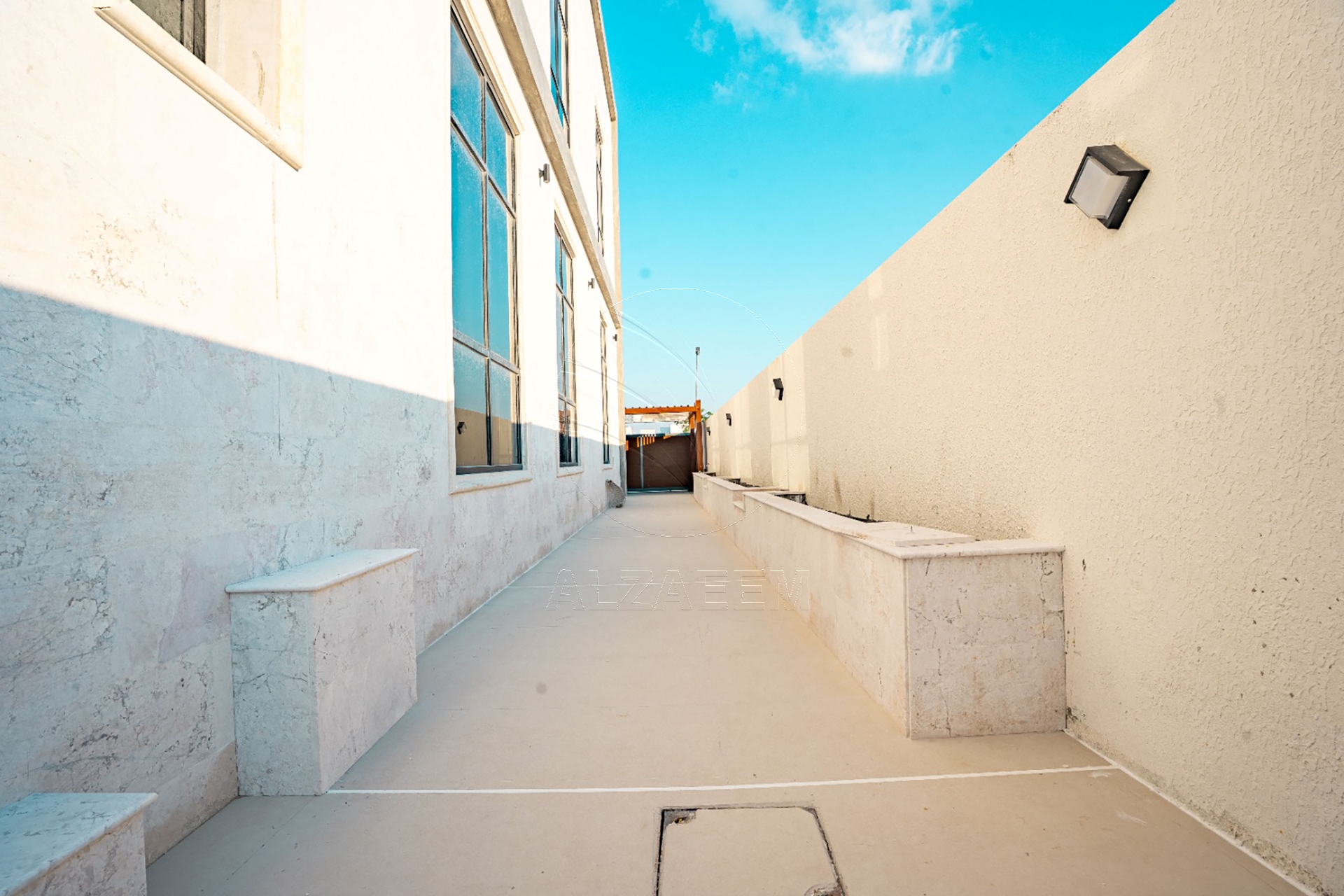 √Single Row l Landscaped l 2Y Maintenance free√
