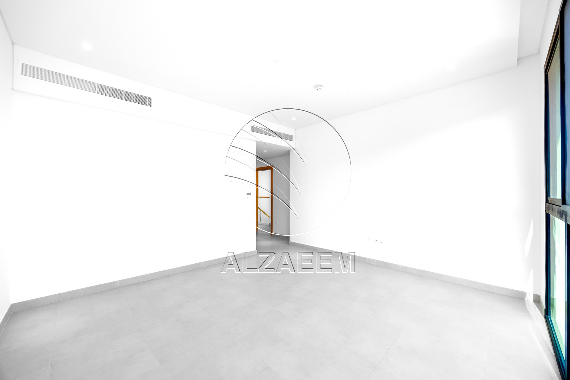 √Corner Unit | Double Row | Move-in Ready√