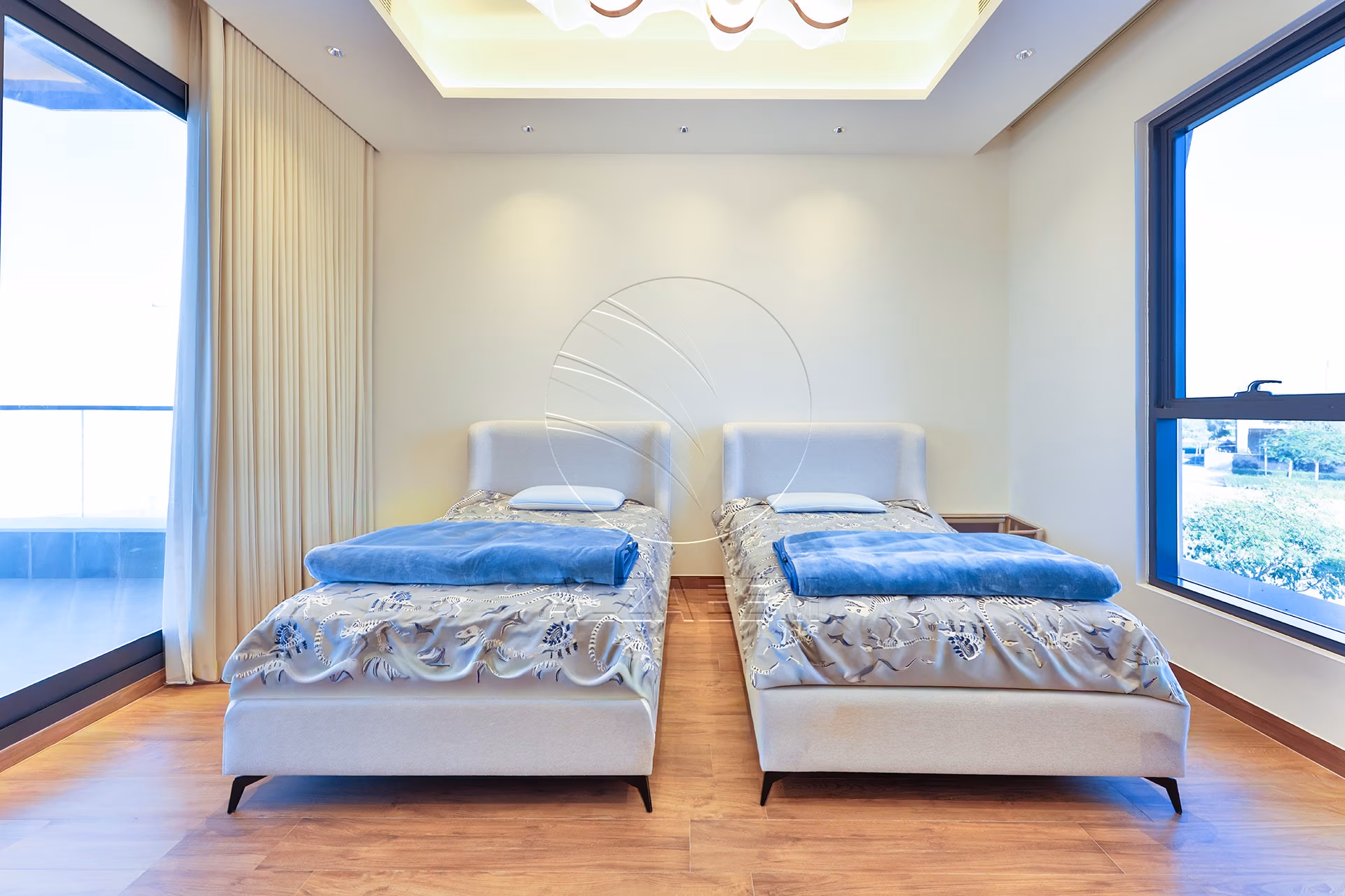 √ Single Row End | High Ceiling | Luxury Living √