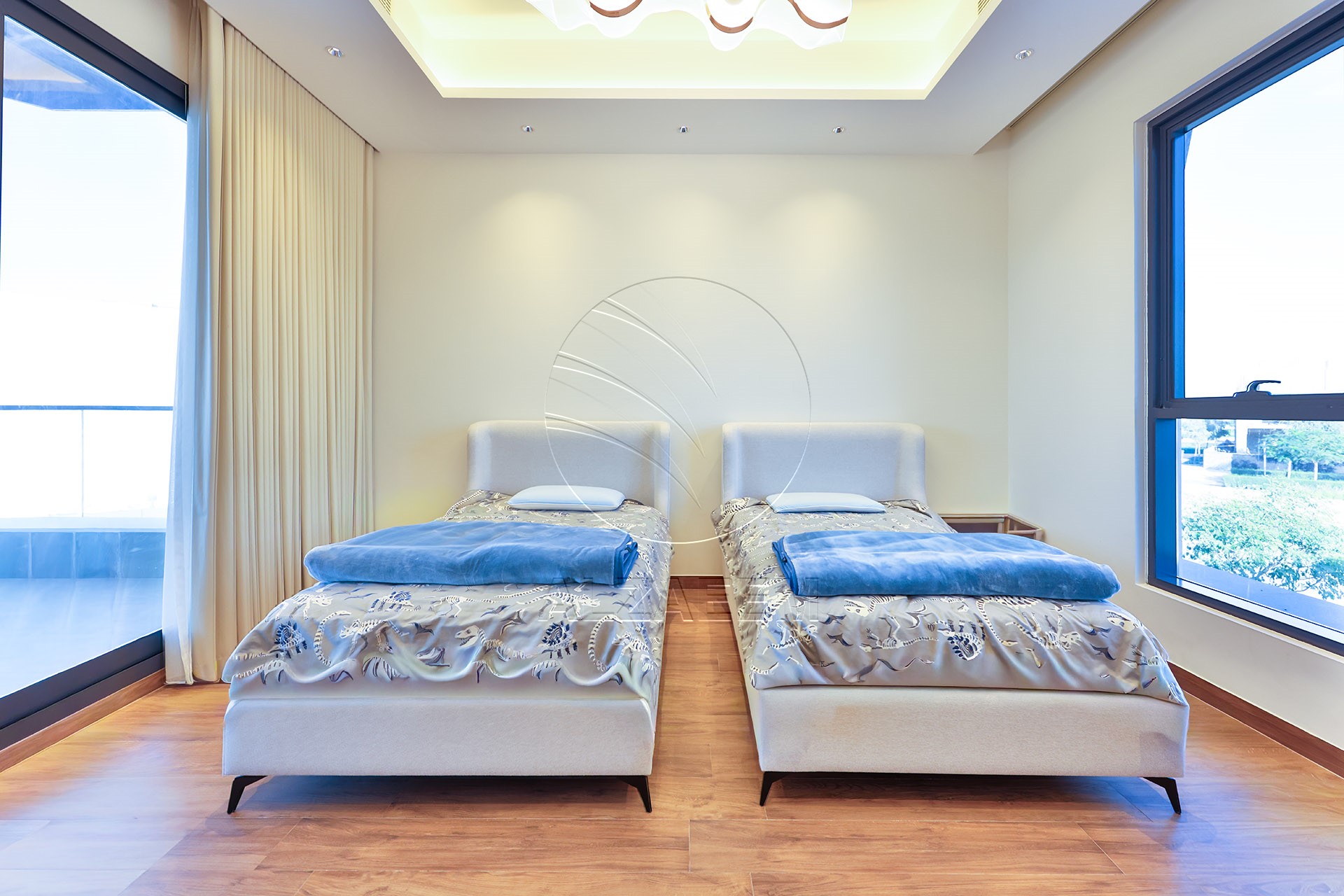 √ Single Row End | High Ceiling | Luxury Living √