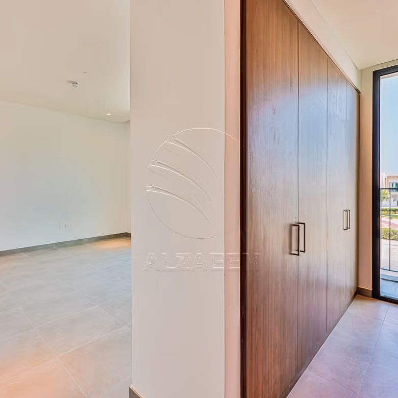 √Single Row Semi Corner | Vacant | Near the Gate√