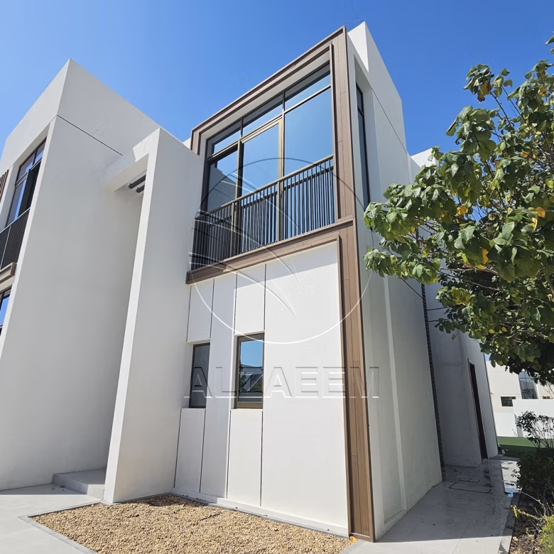 Stunning Location | 4BR+M+D | Vacant Soon!