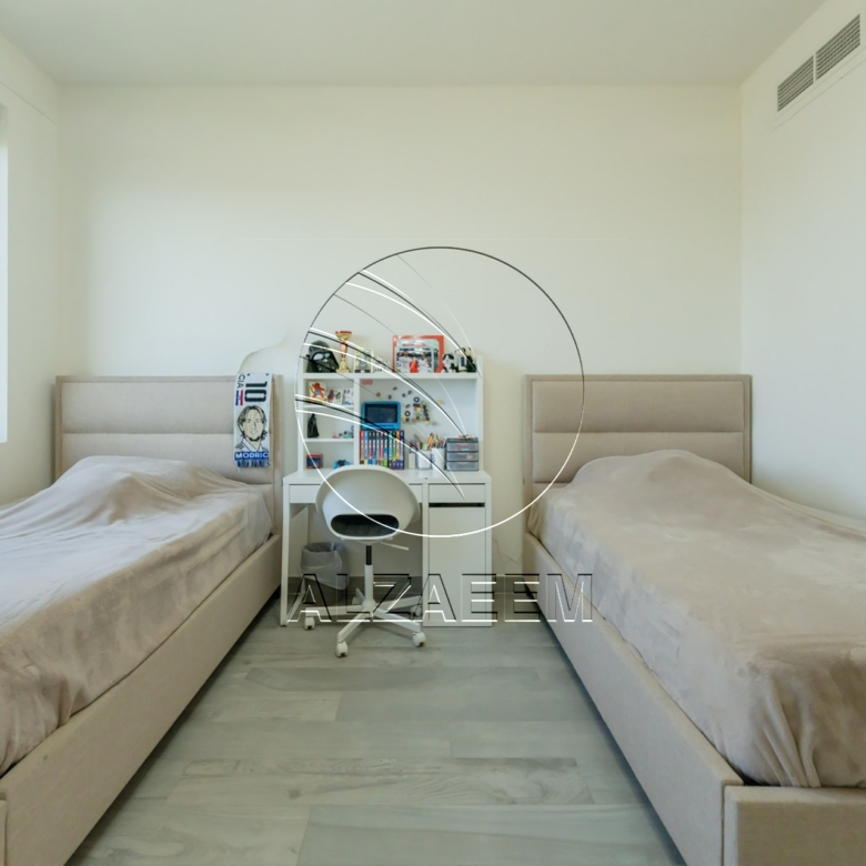 VACANT! Corner | Single Row | Fully Furnished