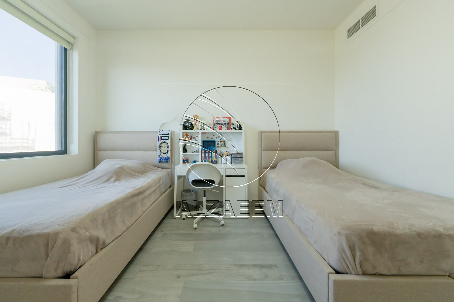 VACANT! Corner | Single Row | Fully Furnished