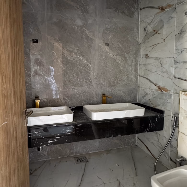 √ Single Row | Biggest Plot | 5BR+Lift+Pool √