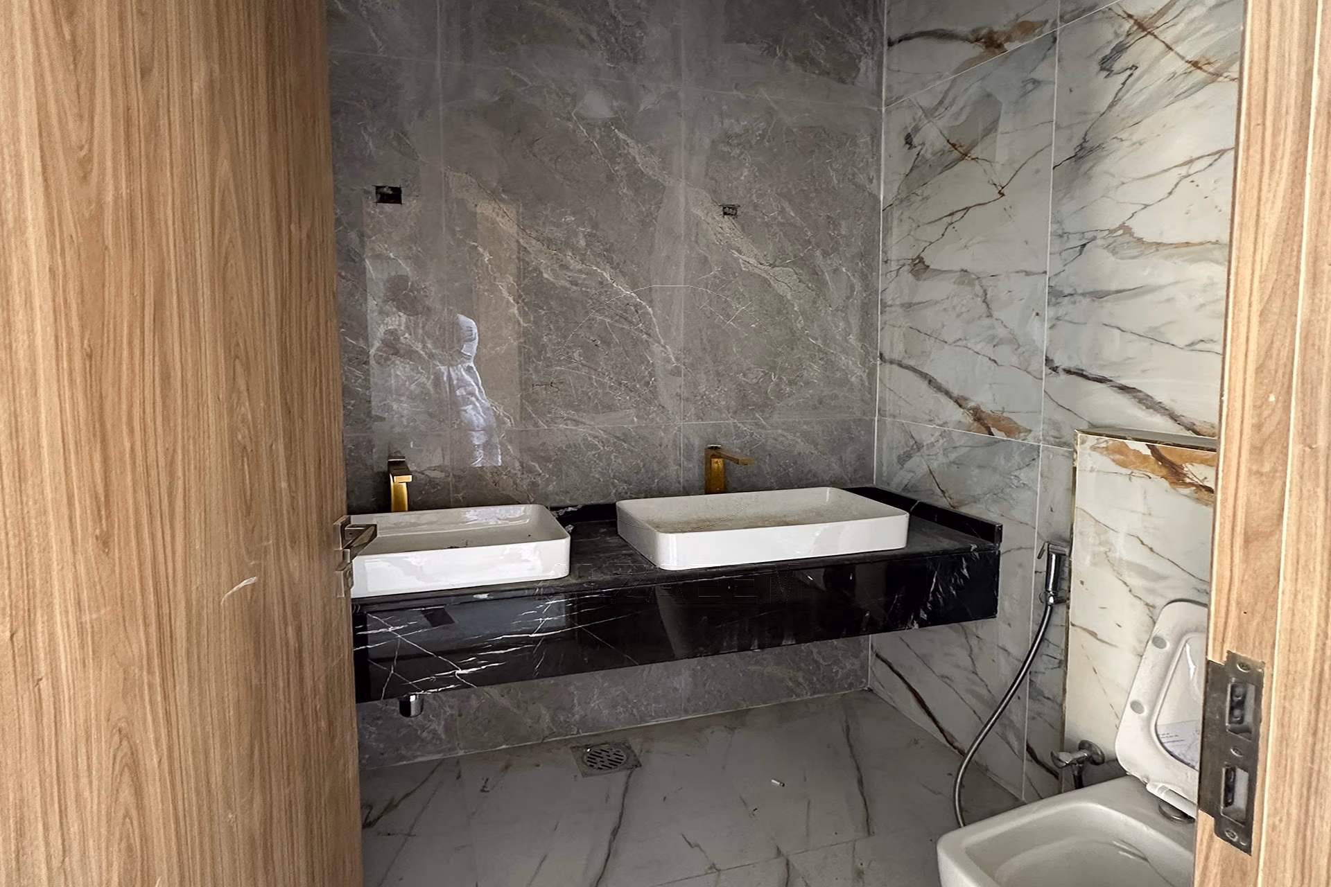 √ Single Row | Biggest Plot | 5BR+Lift+Pool √