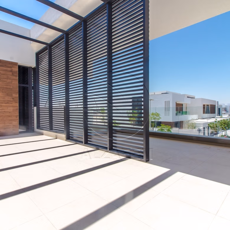 VACANT! 5BR+Maid | Mid Unit-Double Row