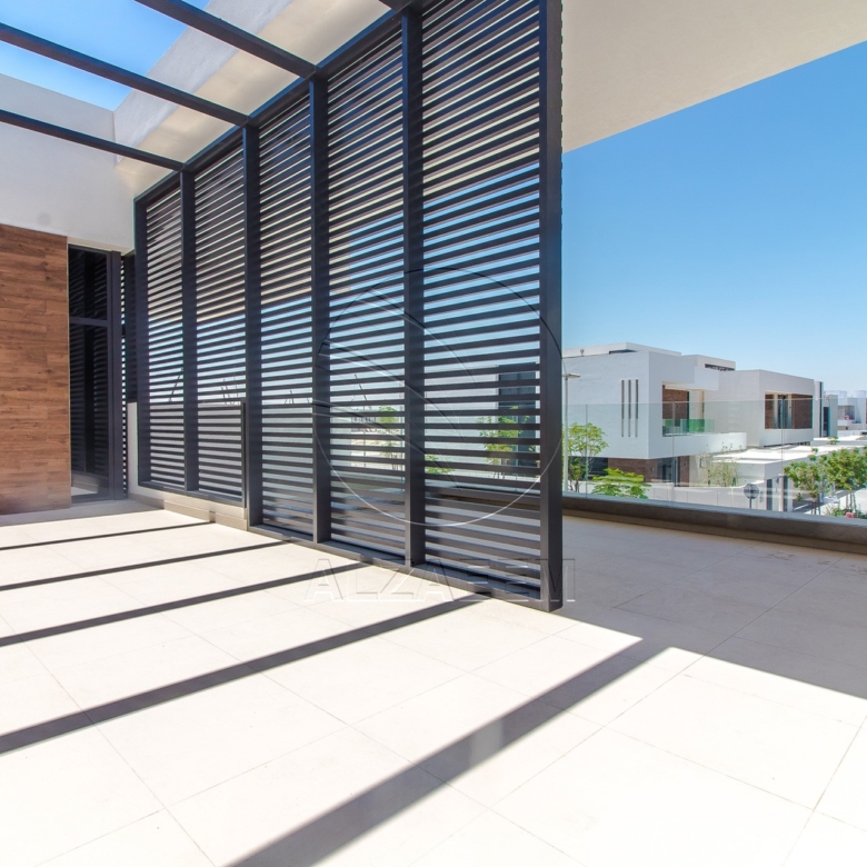 VACANT! 5BR+Maid | Mid Unit-Double Row