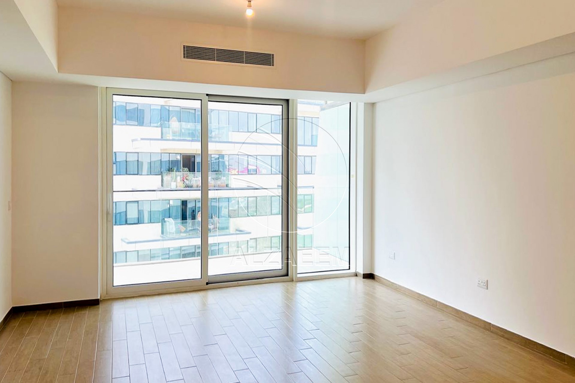 VACANT | High Floor | Partial Sea and Golf view