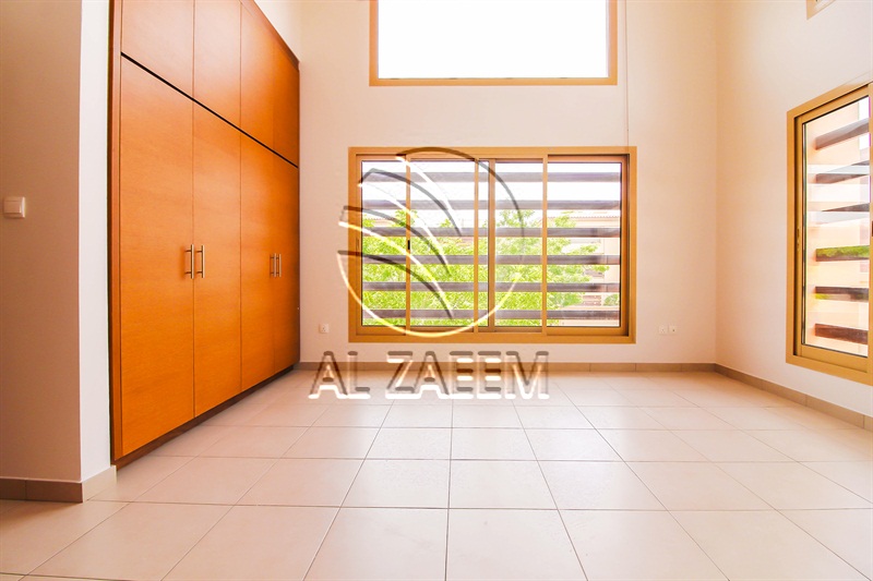 VACANT! Spacious Layout | Double row middle