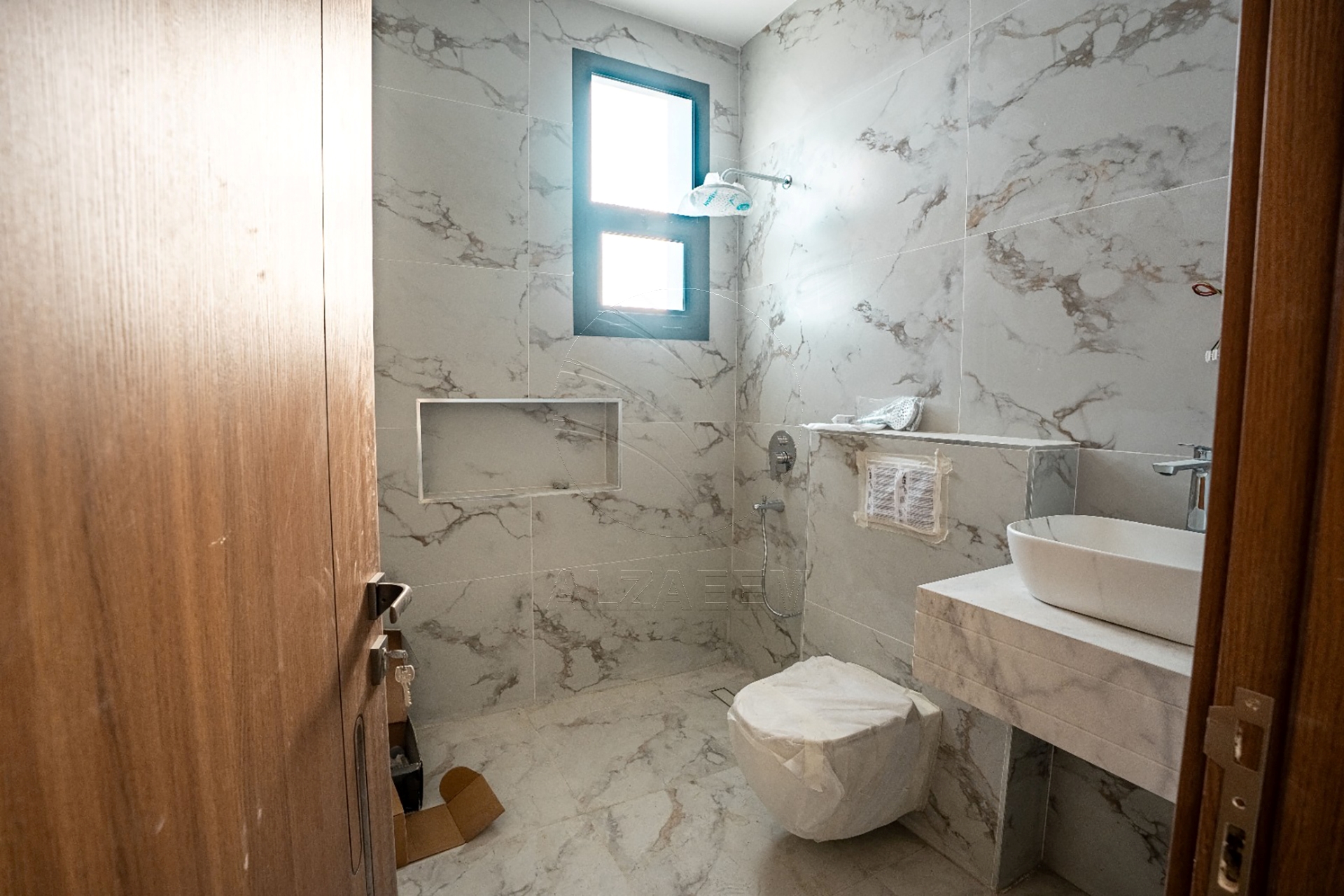 √Single Row l Landscaped l 2Y Maintenance free√