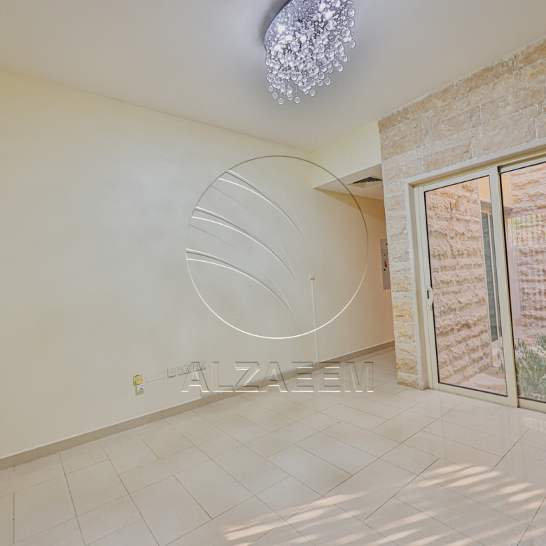 √ Private Pool | Type A | Tenanted | CORNER √