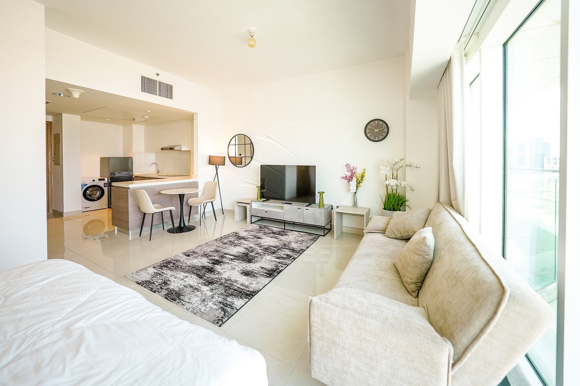 √ EXCLUSIVE + VACANT! Elegantly Furnished Studio √