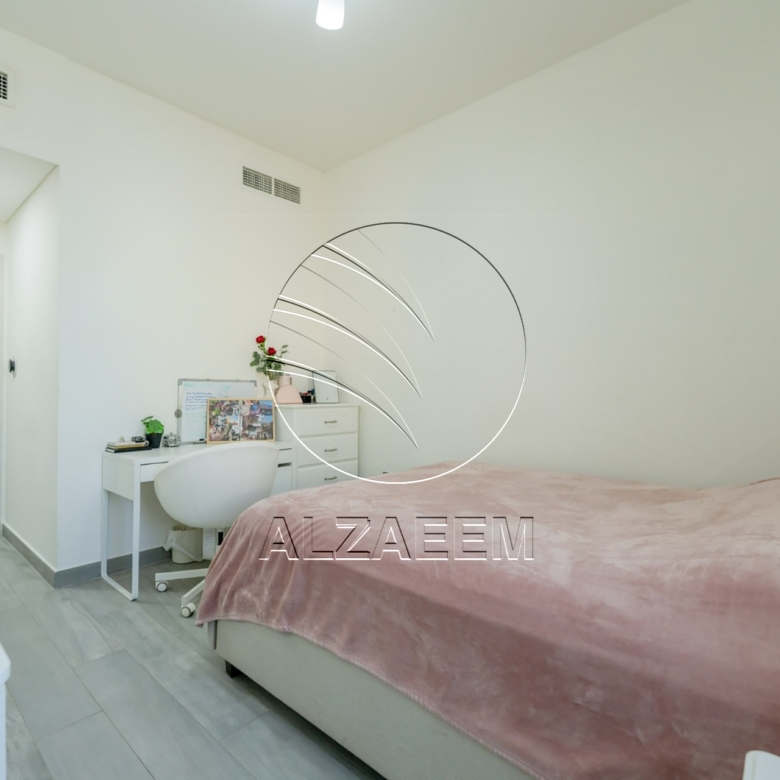 VACANT! Corner | Single Row | Fully Furnished
