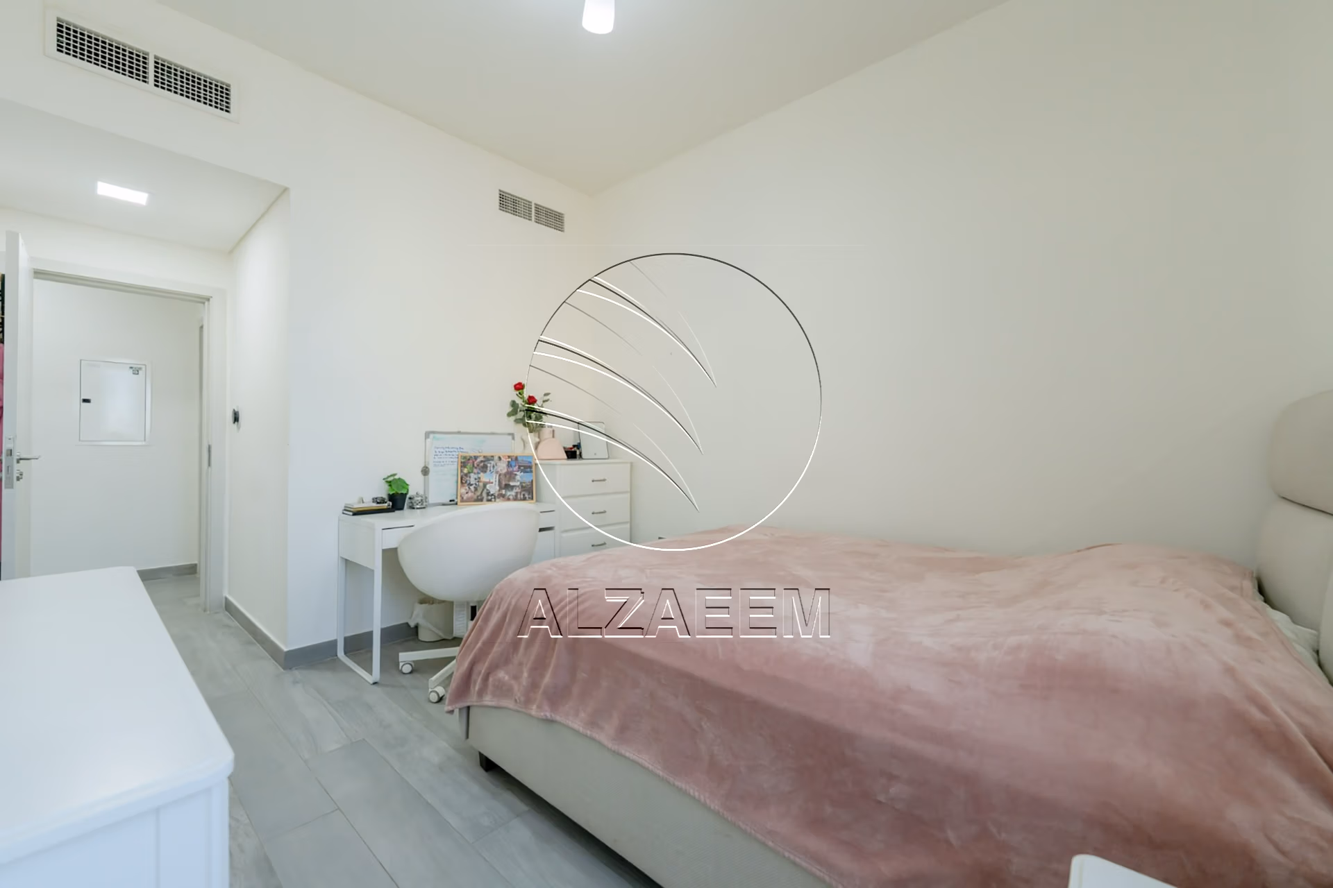 VACANT! Corner | Single Row | Fully Furnished
