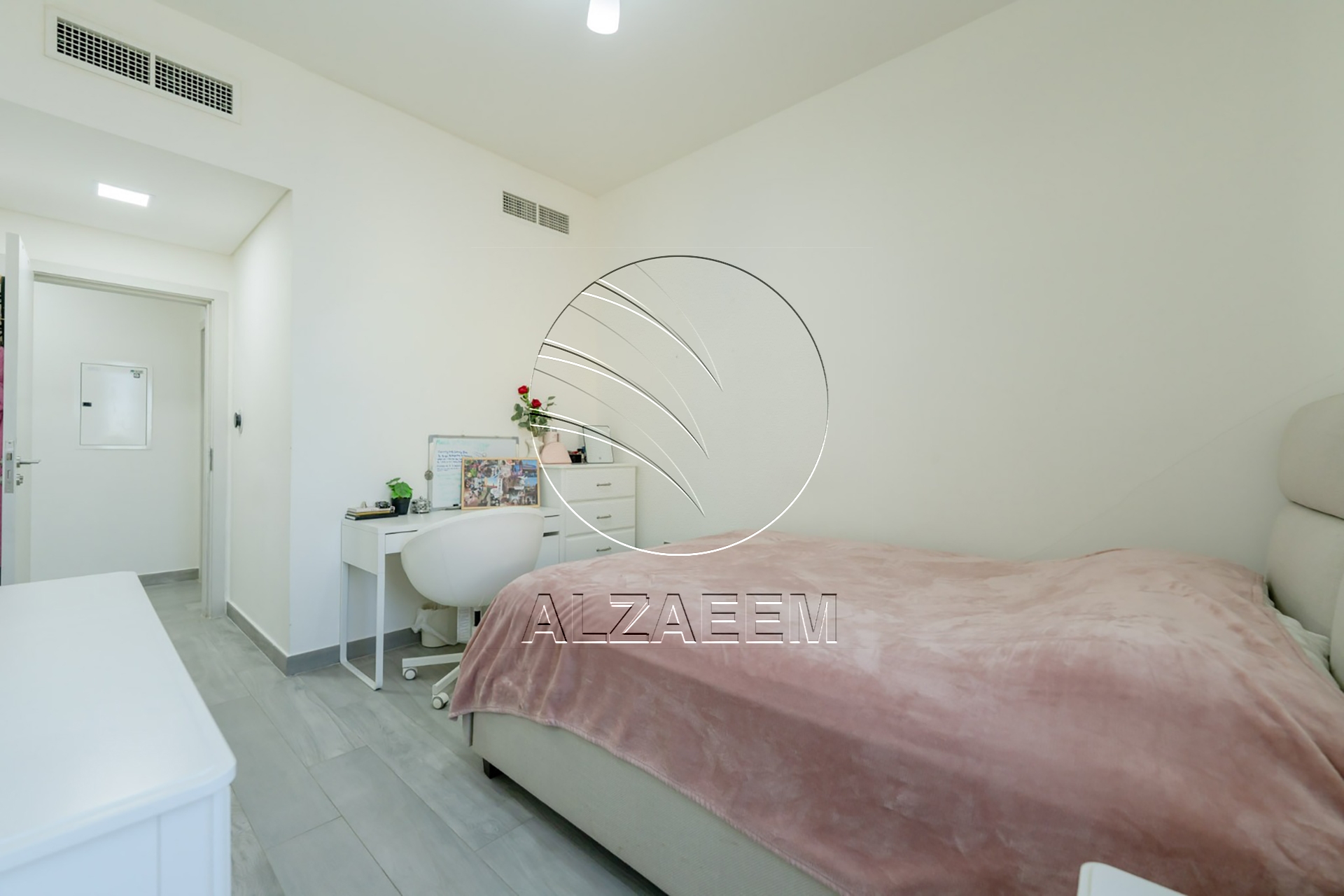 VACANT! Corner | Single Row | Fully Furnished