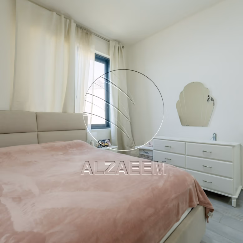 VACANT! Corner | Single Row | Fully Furnished