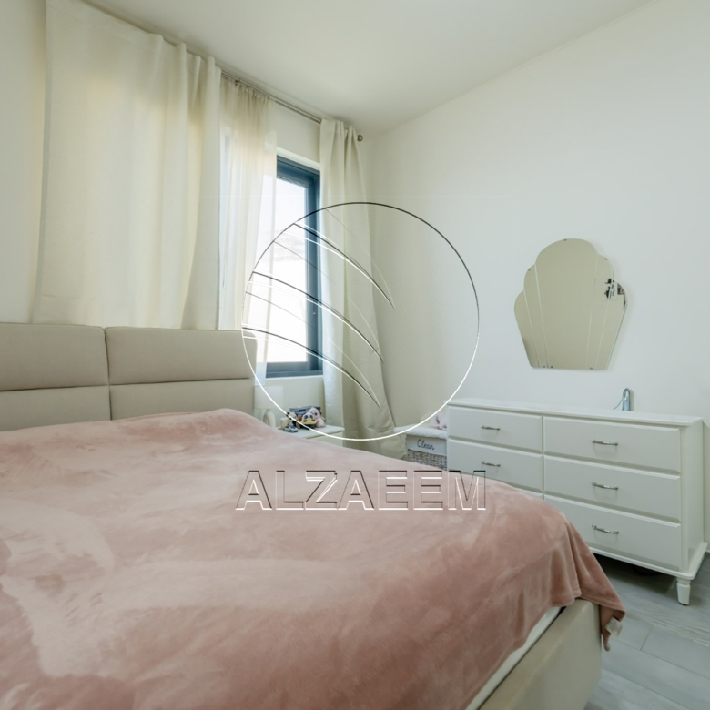 VACANT! Corner | Single Row | Fully Furnished