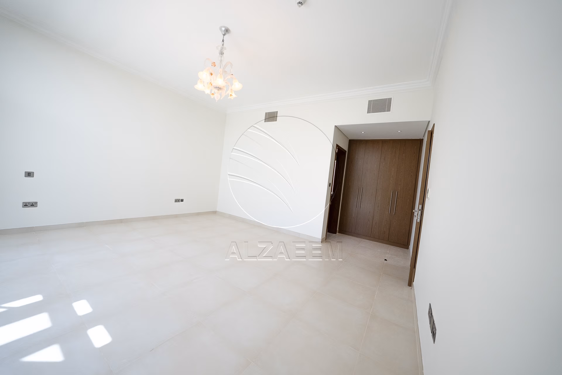 Single Row Corner | VACANT | Prime Location