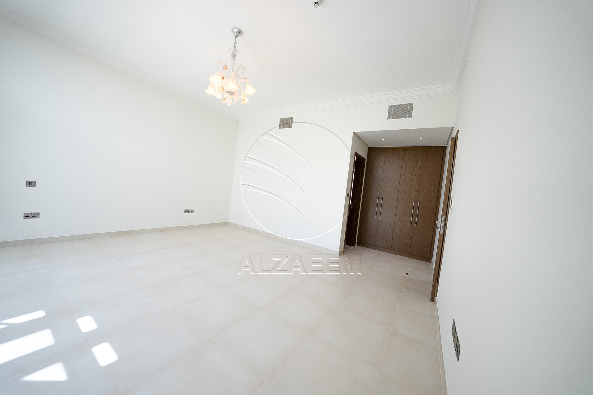 √Single Row Corner | VACANT | Prime Location√