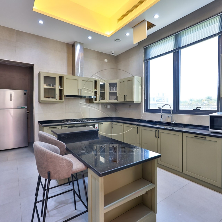 √ Single Row End | High Ceiling | Luxury Living √
