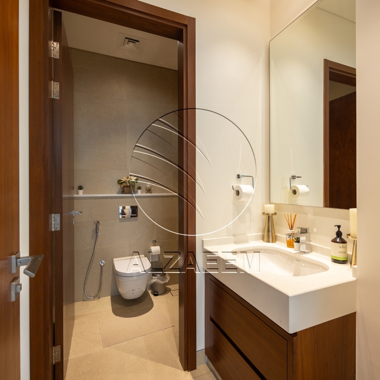 √CORNER 5BR Villa with Pool | Landscaped Garden√