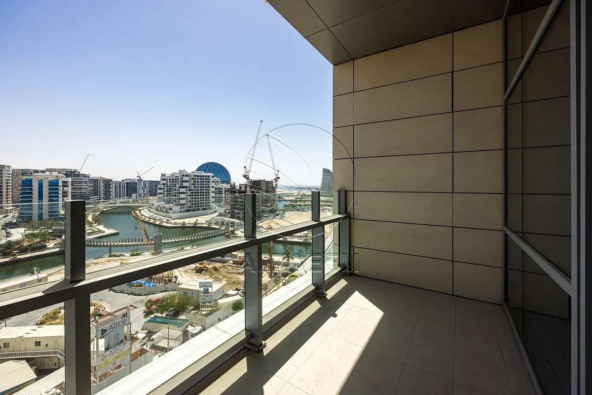 Sea View Living with World-Class Amenities (1) Sea View Living with World-Class Amenities