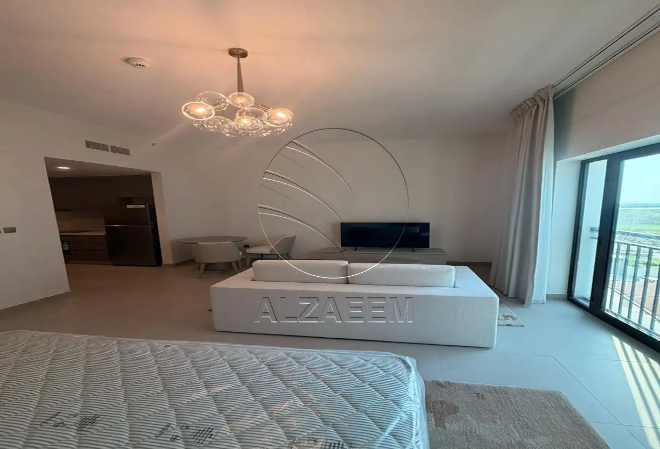 Studio mid floor + Partial Golf View and Community