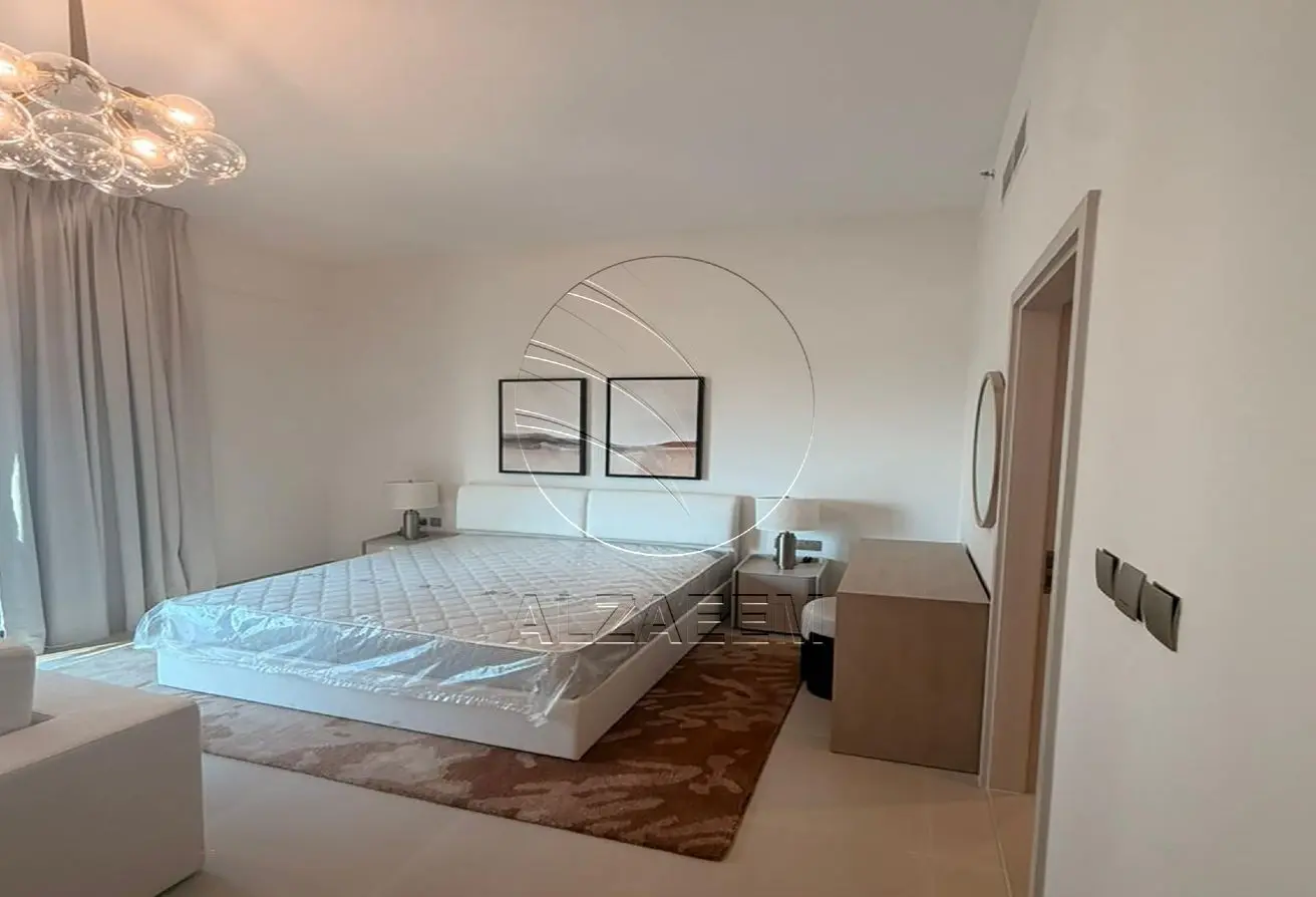 Studio mid floor + Partial Golf View and Community