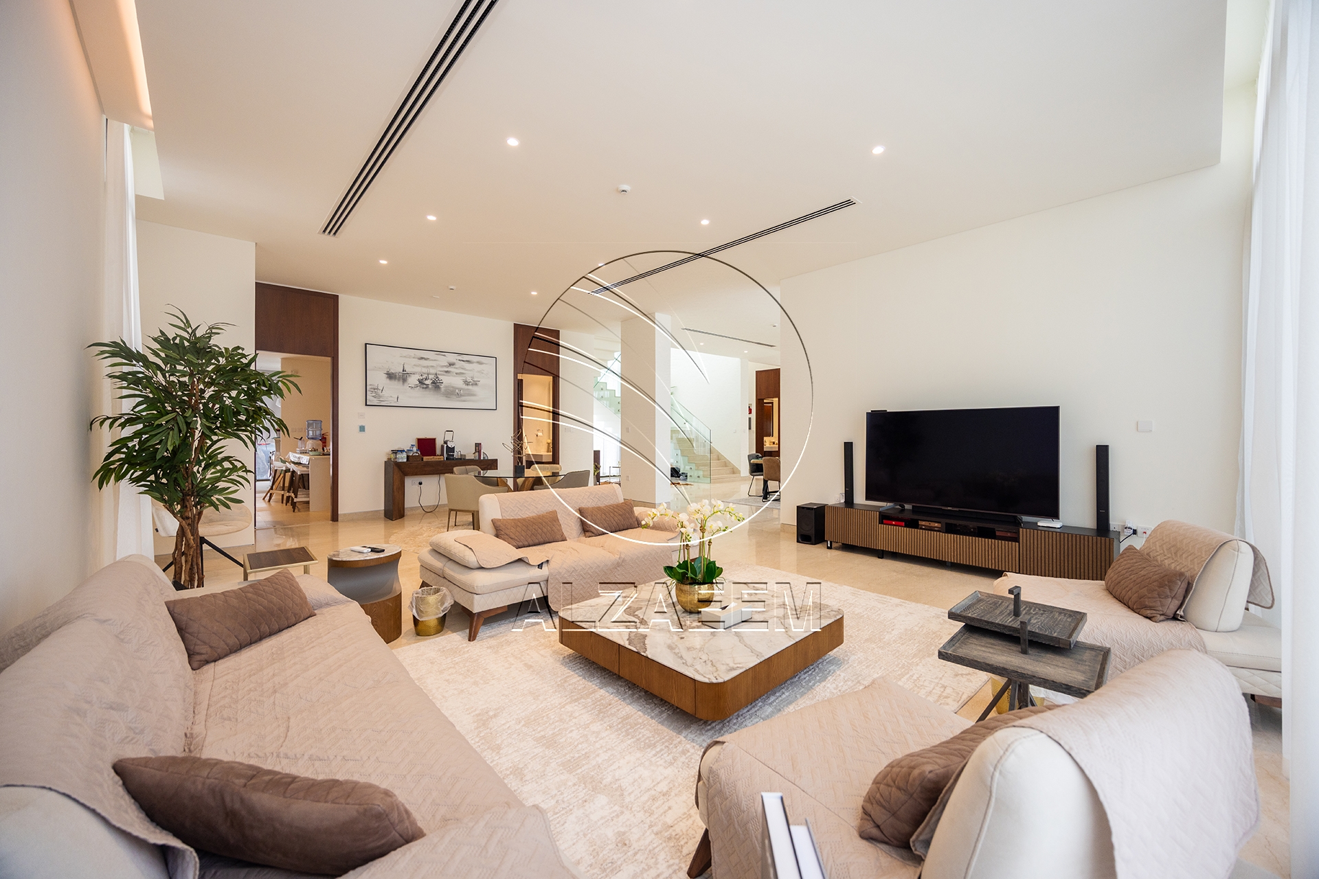 √CORNER 5BR Villa with Pool | Landscaped Garden√
