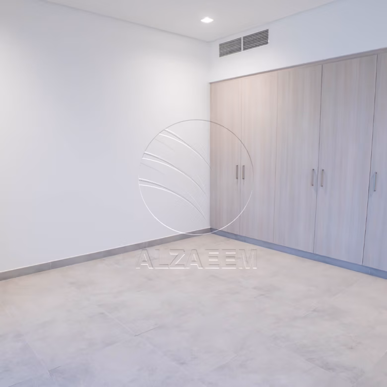 High Quality Upgraded Villa | Single Row | VACANT