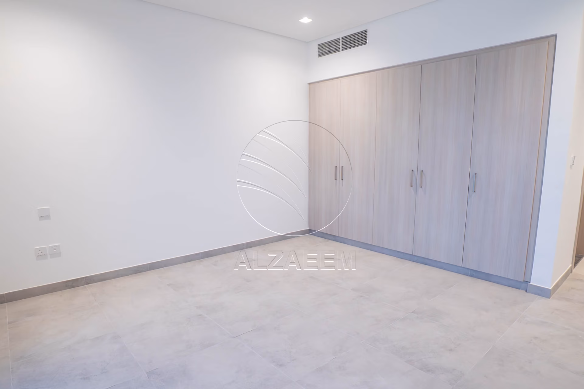 High Quality Upgraded Villa | Single Row | VACANT