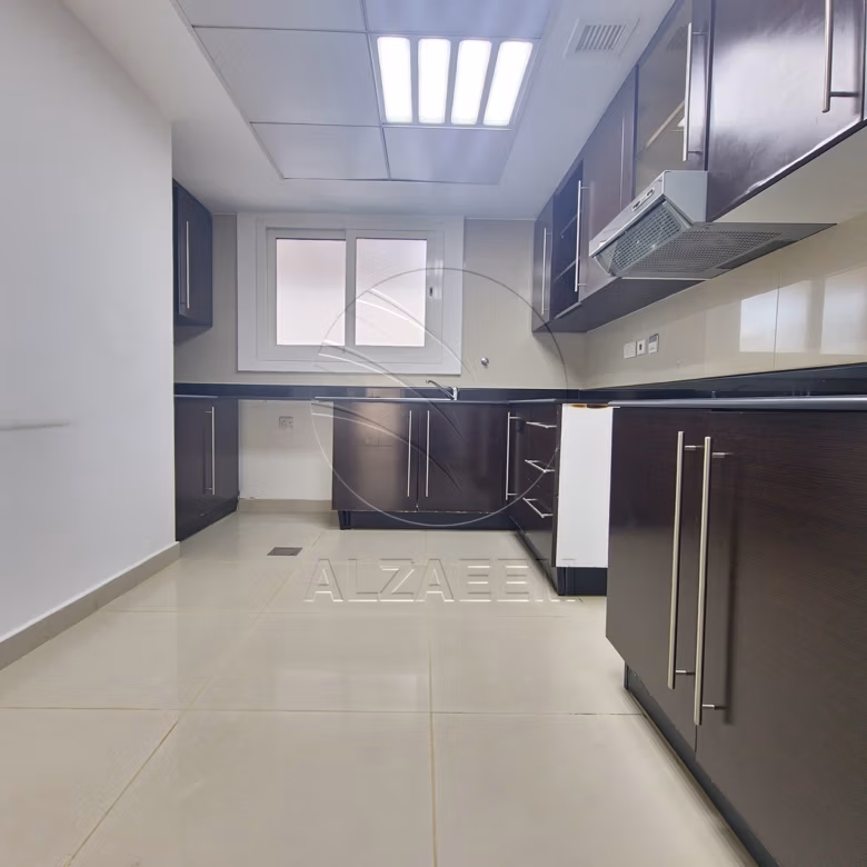 Corner Villa + Private Pool! End Use or Investment