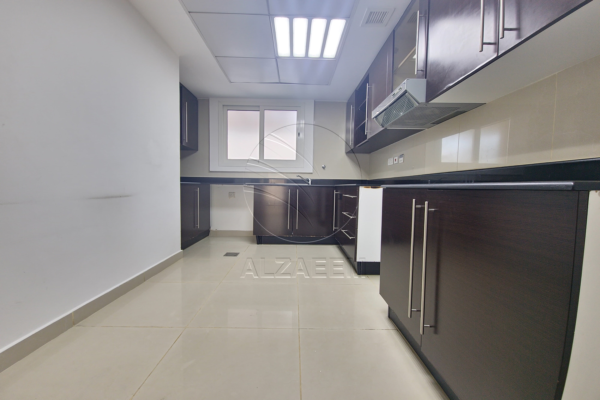 Corner Villa + Private Pool! End Use or Investment