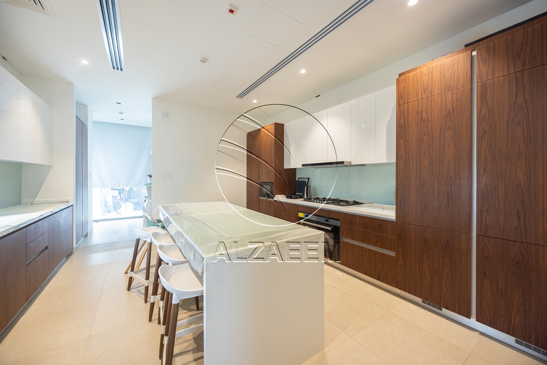 √CORNER 5BR Villa with Pool | Landscaped Garden√