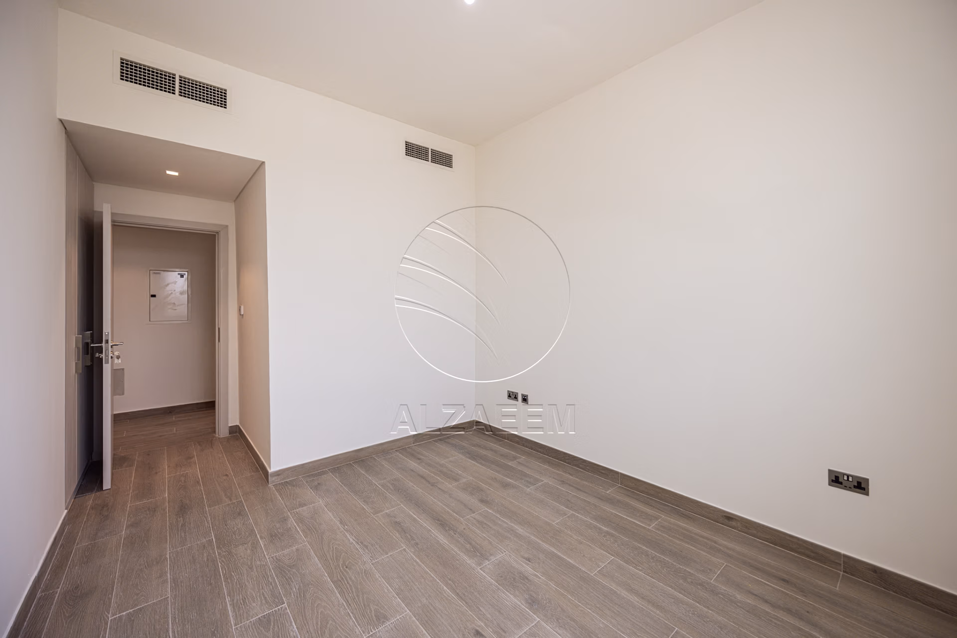 √VACANT| New Family Home | End Unit√